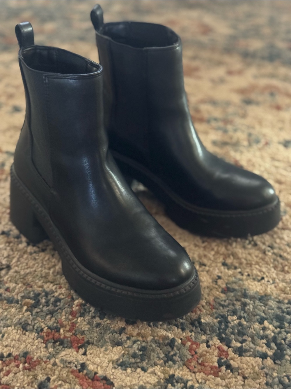 Steve Madden Women's Black Platform Chelsea Boots - Sleek Ankle Boot